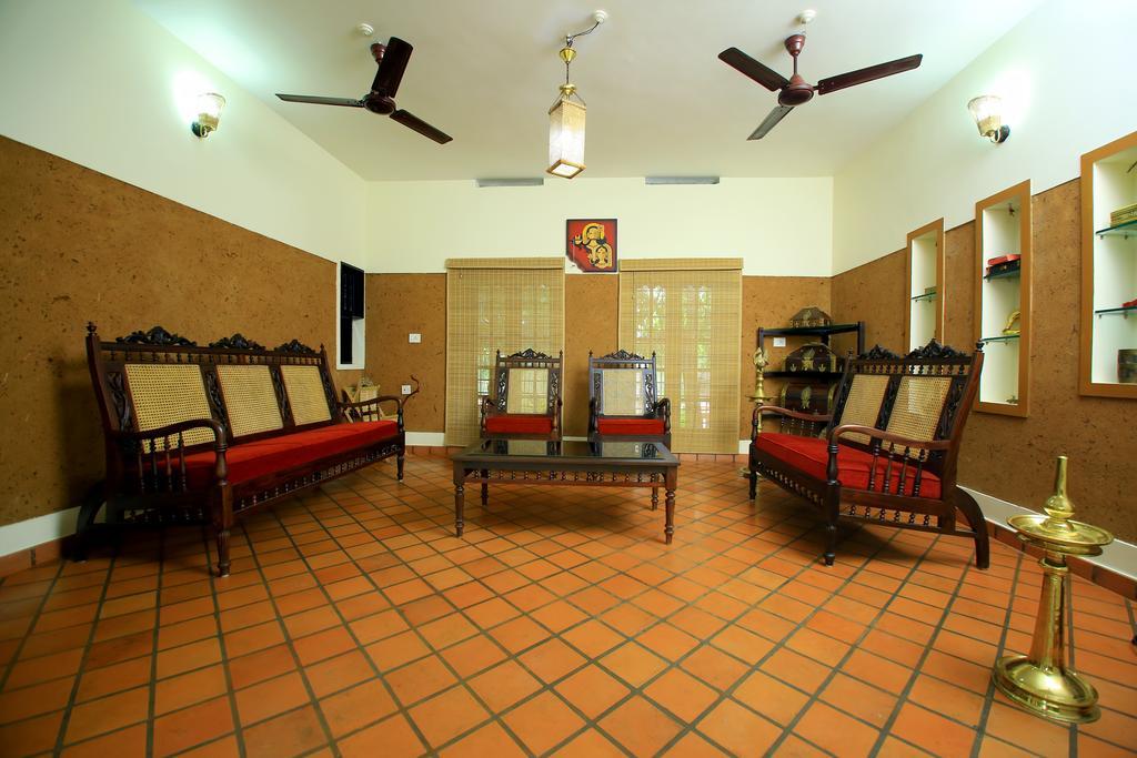 Апартаменты Malakkarethu House Aranmula Экстерьер фото