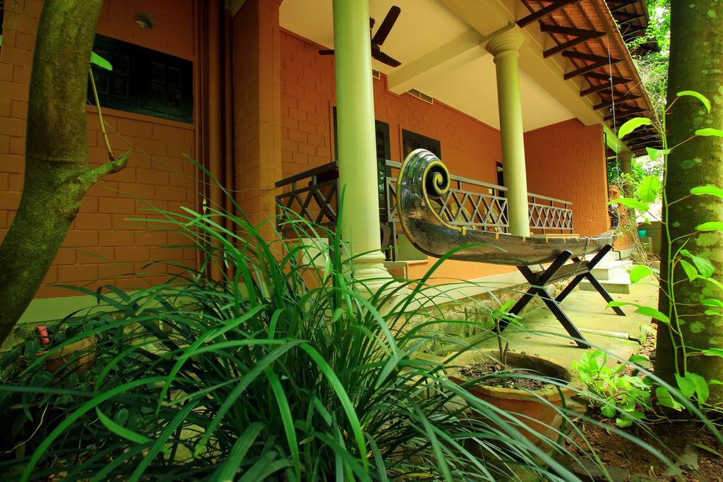 Апартаменты Malakkarethu House Aranmula Экстерьер фото