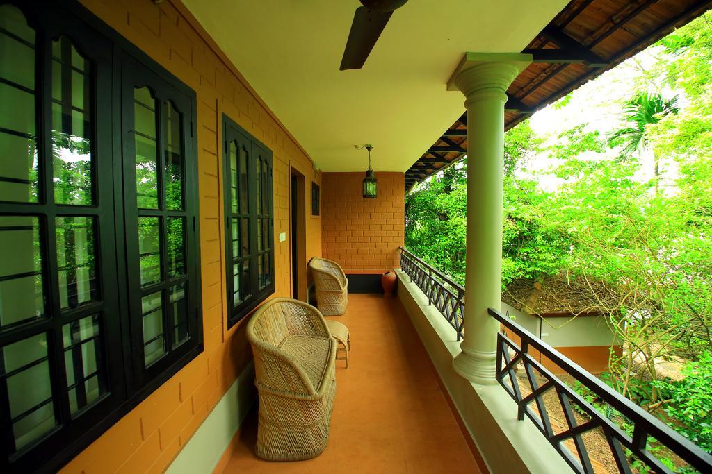 Апартаменты Malakkarethu House Aranmula Экстерьер фото